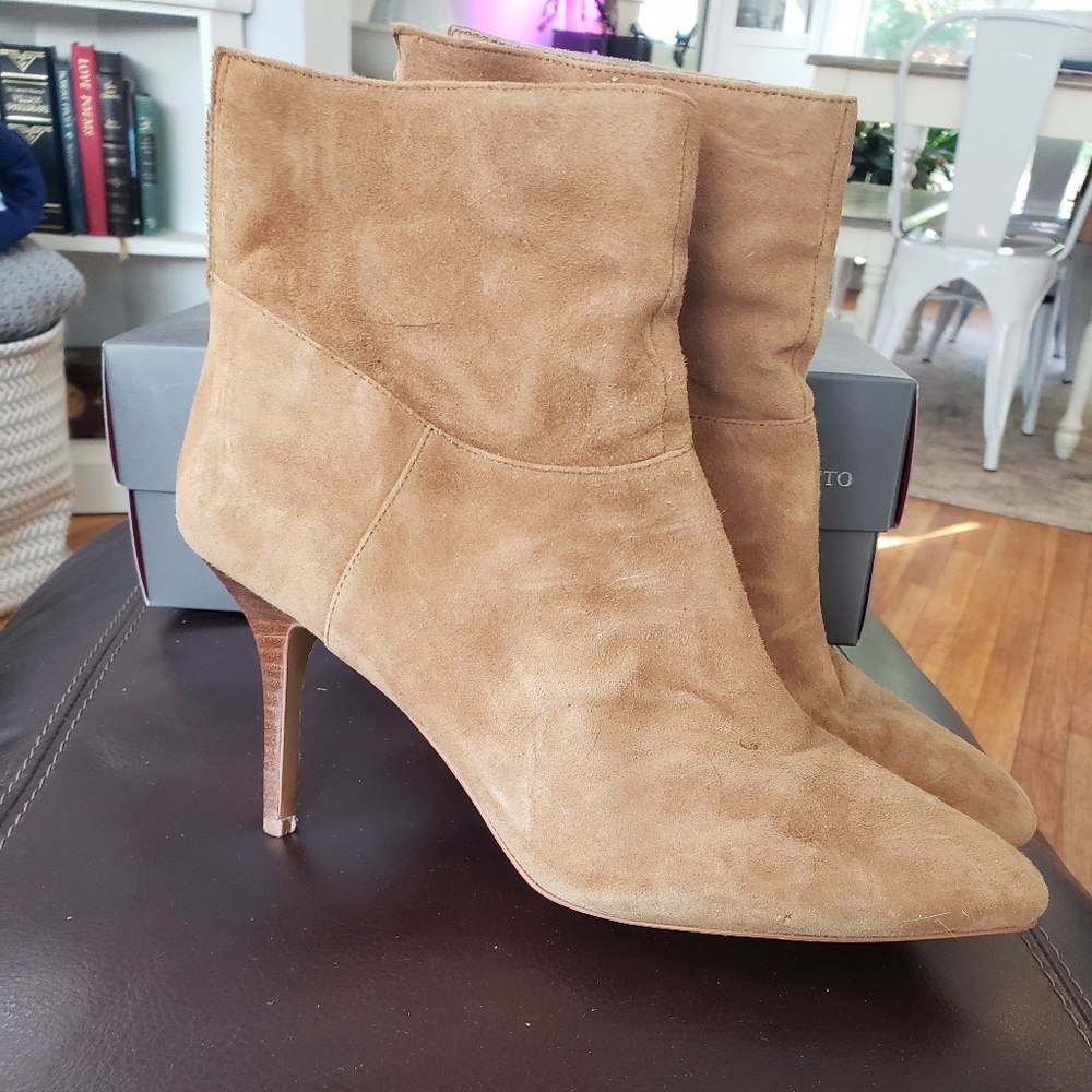 Beautiful suede light brown boots